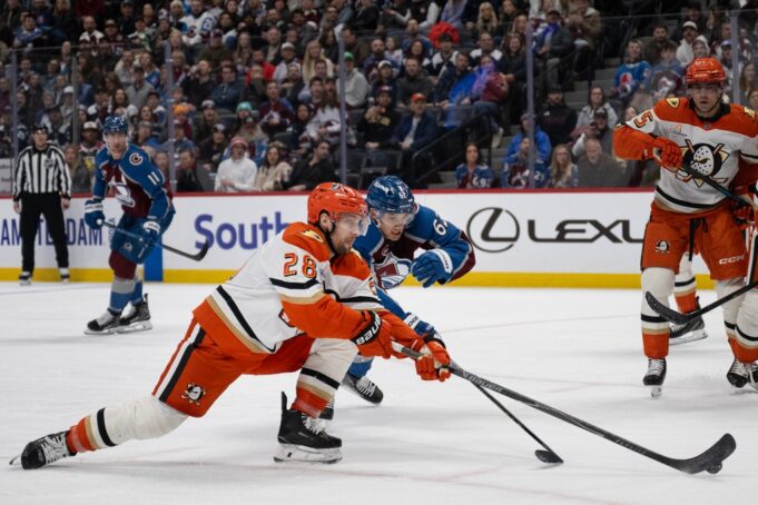 Colorado Avalanche cae 2-1 ante Anaheim Ducks en tanda de penaltis