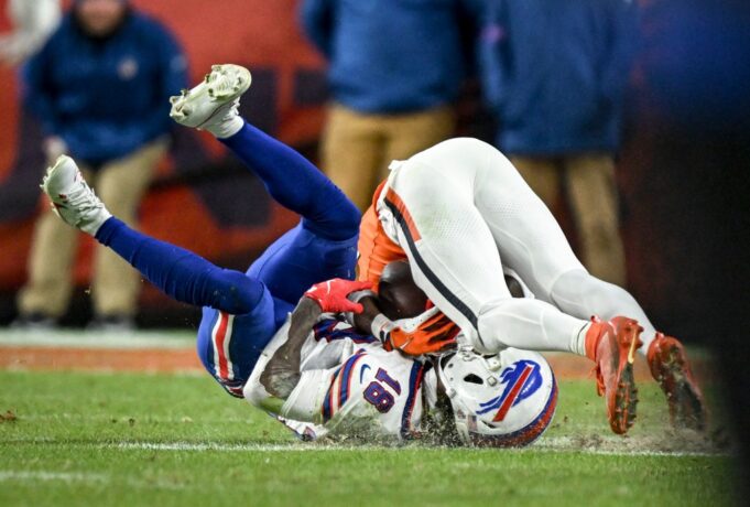 Ja’Quan McMillian de los Broncos salva la temporada con una selección de tiempo extra contra los Bills