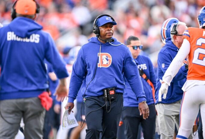 Broncos DC Vance Joseph nombrado entrenador asistente del año de la PFWA