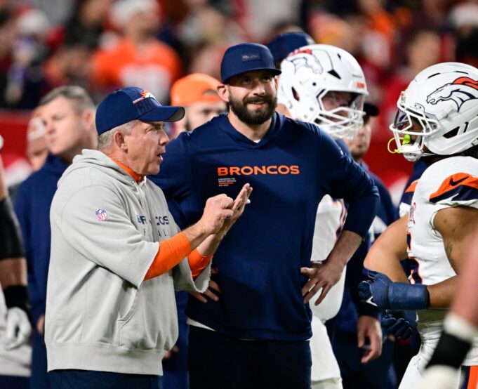 Los Broncos deberían dejar que el QB Bo Nix decida quién manda sus jugadas