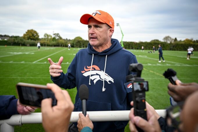 Los Gigantes entrevistarán al coordinador de ST de los Broncos, Darren Rizzi, para el puesto de HC