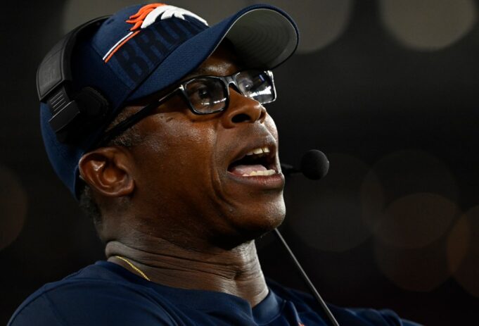 Vance Joseph de los Broncos se entrevista para cuatro puestos de entrenador en jefe