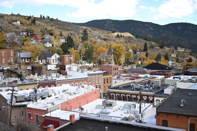 Central City pide al juez que detenga el club de striptease ‘indecente’ de Main Street