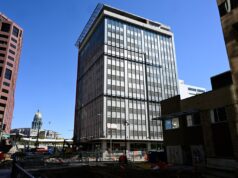 La resistencia de los inquilinos interrumpe la conversión planificada de oficina a residencial del edificio Petroleum del centro de la ciudad