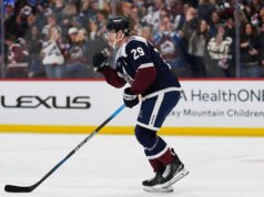 Avalancha derriba a los blues en la victoria por 6-1 detrás del gol número 400 de la NHL de Nathan MacKinnon