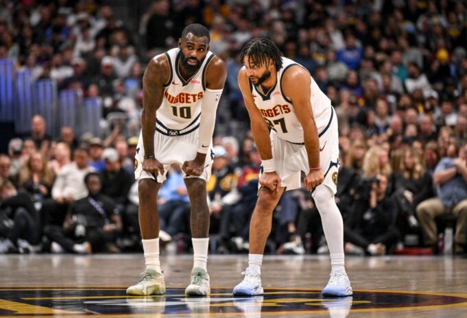 Los Nuggets sientan a 7 jugadores de la rotación, incluida la alineación titular completa, en los 76ers