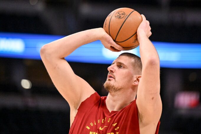 Nikola Jokic regresará de una lesión de rodilla el viernes para el partido Nuggets-Clippers