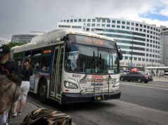 Transporte público de RTD al partido de playoffs divisional de la AFC de los Broncos