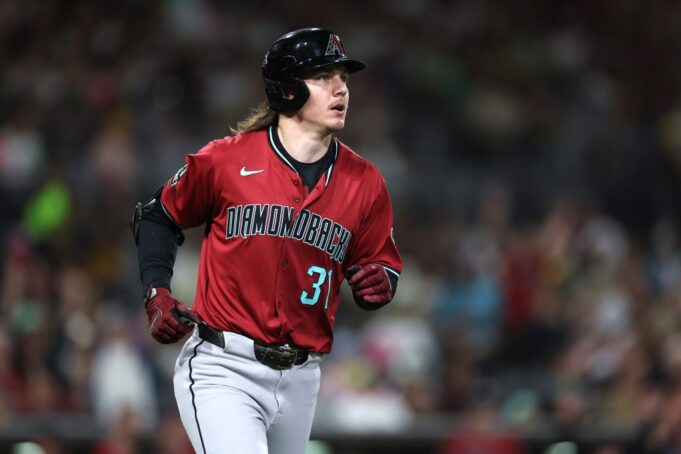 Los Rockies adquieren a Jake McCarthy de los Diamondbacks a cambio del prospecto Josh Grosz