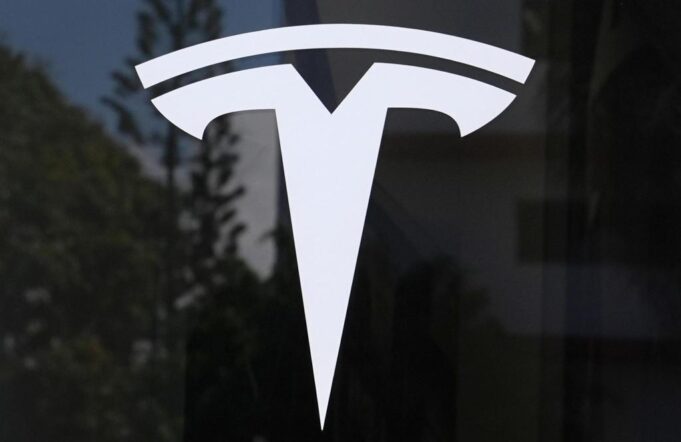 Tesla pierde el título de mayor fabricante de vehículos eléctricos del mundo