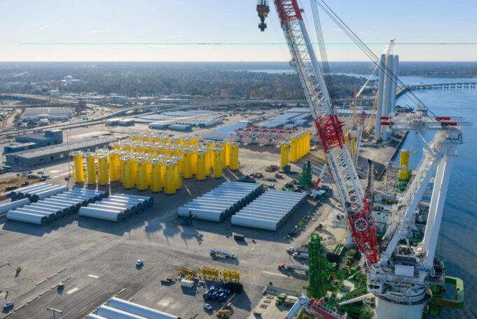 Los desarrolladores de energía acuden a los tribunales mientras Trump dice no a los nuevos molinos de viento