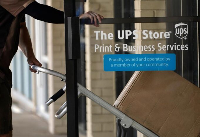 UPS busca eliminar hasta 30.000 puestos de trabajo este año