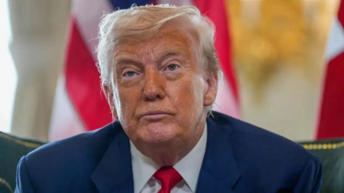 Trump amenaza con imponer aranceles del 100 por ciento a Canadá por negociaciones comerciales con China