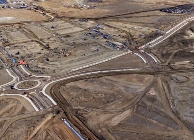 Un constructor de viviendas quiere que le devuelvan 4 millones de dólares después de que los lotes de Aurora no estén listos