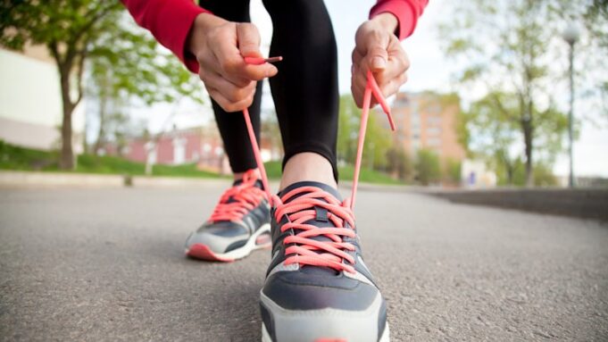 Un estudio sobre longevidad revela que pequeños cambios en el estilo de vida, como correr, caminar a paso ligero y estar de pie, pueden llevar a una vida más larga y saludable