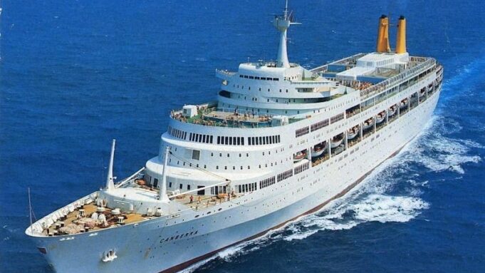 Mis amigos y yo fuimos en un crucero para conocer chicas. Fue mejor de lo esperado… para algunos de nosotros