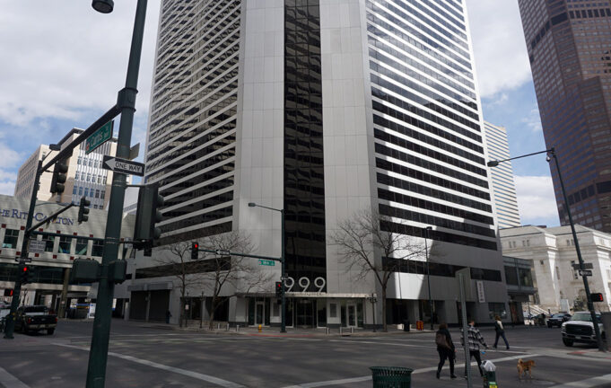 El propietario de la torre de oficinas adyacente comprará el Denver Place del centro de la ciudad