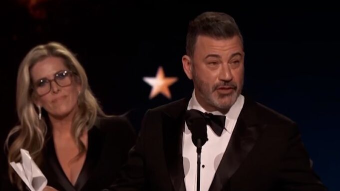 Jimmy Kimmel critica a Donald Trump en su discurso de aceptación