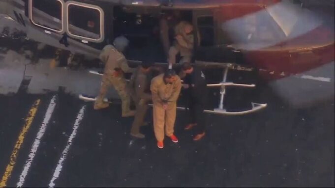 Nicolás Maduro y su esposa son trasladados en helicóptero