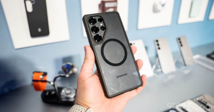 El cargador Galaxy S26 Qi2 tiene fugas, sugiere que podría necesitar un estuche