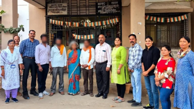 Perdida durante 12 años, madre se reúne con sus hijos después de que la policía de Mumbai la encuentra