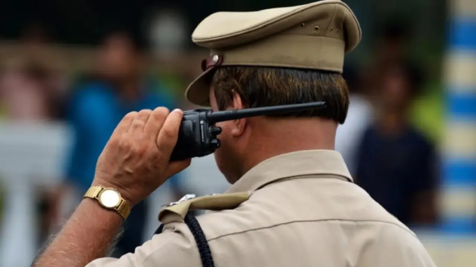 La policía de Navi Mumbai allana casas en Kharghar y detiene a ciudadanos extranjeros