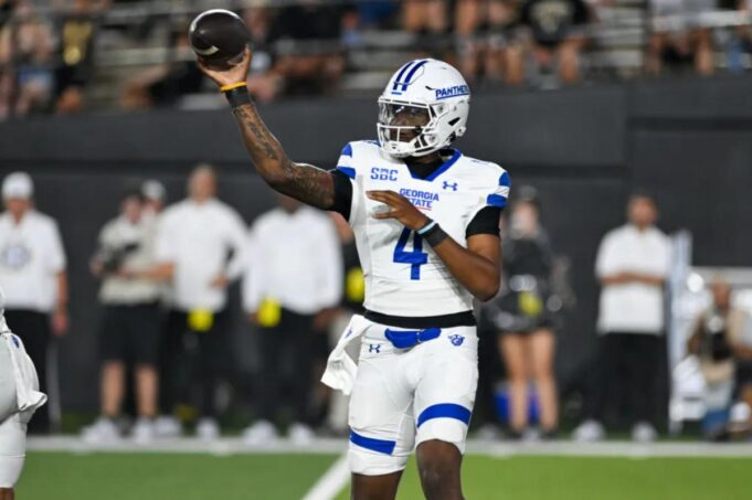 TJ Finley se transfiere a Incarnate Word para su séptima escuela diferente
