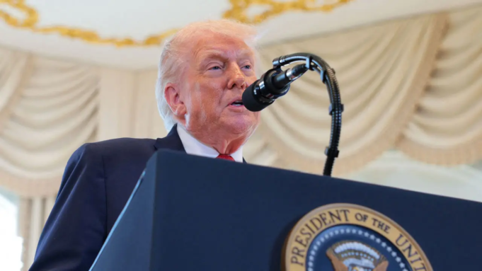 Donald Trump emite ola de indultos, incluido el reincidente
