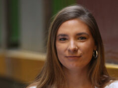 Evelyn Araluen gana 100.000 dólares por una colección de poesía