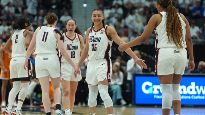 UConn supera una prueba poco común antes de derrotar a Vols en la segunda mitad