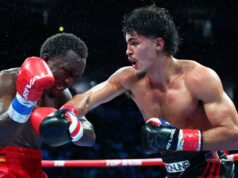 Xander Zayas unifica títulos en cerrada decisión sobre Abass Baraou