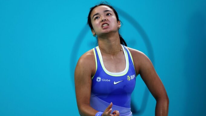 Alex Eala sufre una decepción en individuales en el Abu Dhabi Open pero avanza en dobles con Janice Tjen