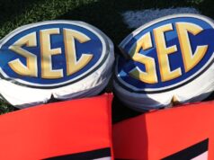 La SEC distribuirá más de mil millones de dólares a sus escuelas para 2024-25