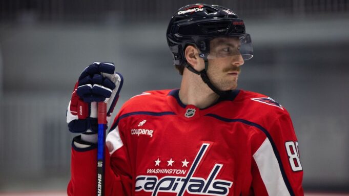 Thompson y Dubois regresan de una lesión para ayudar a Caps a superar a Preds antes del descanso