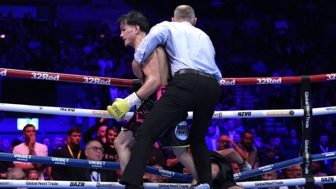 Brandon Figueroa destrona a Nick Ball con nocaut en el 12º asalto