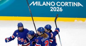 El estadio de hockey olímpico aclarará el color de los tableros después de recibir comentarios