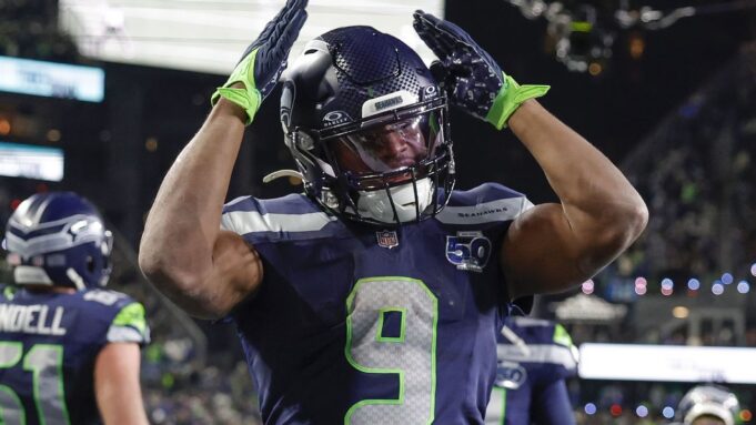 Fuentes: Es poco probable que los Seahawks utilicen etiquetas en Kenneth Walker III