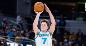 Kon Knueppel de los Hornets establece récord de triples para novato con el puesto 207