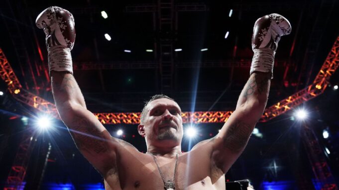 Usyk defenderá el título del CMB contra el kickboxer en las Pirámides de Giza