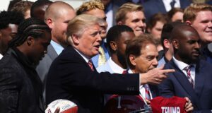 Fuentes: Trump y líderes universitarios abordarán temas en mesa redonda