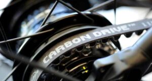 El fabricante de bicicletas de Colorado puede presentar una demanda contra Gates Corp., dictamina el juez.