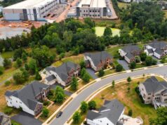 Con el aumento de las facturas de electricidad, algunos estados consideran nuevas leyes sobre centros de datos – The Denver Post