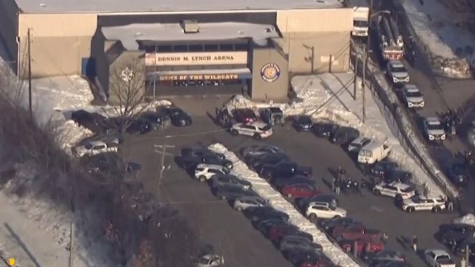 Varios muertos en tiroteo en partido de hockey en Rhode Island