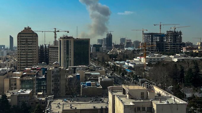 ¿Por qué Estados Unidos e Israel atacan a Irán?