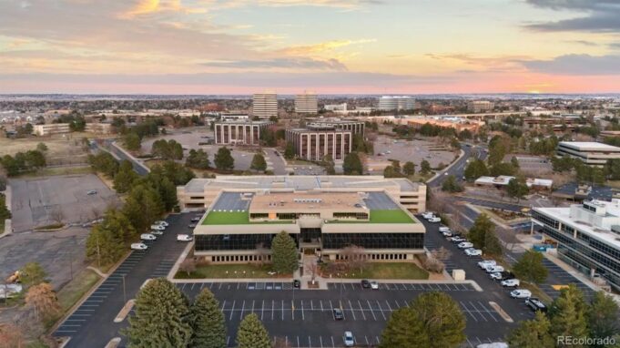 El ático de lujo del Denver Tech Center, propiedad de un desarrollador, llega al mercado por 3 millones de dólares