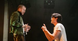 Cyrano de Bergerac, en el piso cuarenta y cinco; Gansos en The Croxton; Cluedo en el teatro de comedia