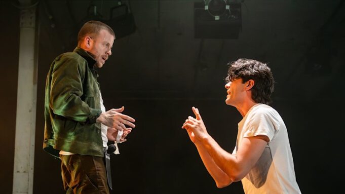 Cyrano de Bergerac, en el piso cuarenta y cinco; Gansos en The Croxton; Cluedo en el teatro de comedia