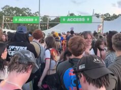 Los asistentes critican el evento como “decepcionante” ya que cientos de personas dejaron de ver PinkPantheress