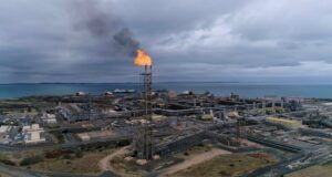 El proyecto Woodside North West Shelf se extendió después de una fuerte presión política del departamento del ministro del gobierno de Albanese, Murray Watt.