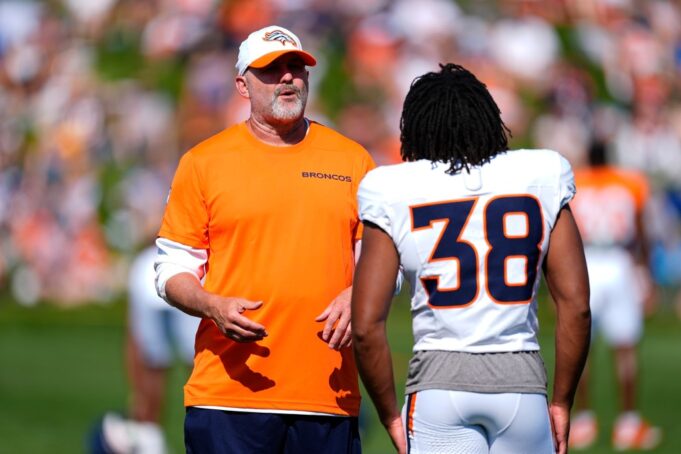 Broncos contratan a John Morton como coordinador ofensivo de pases